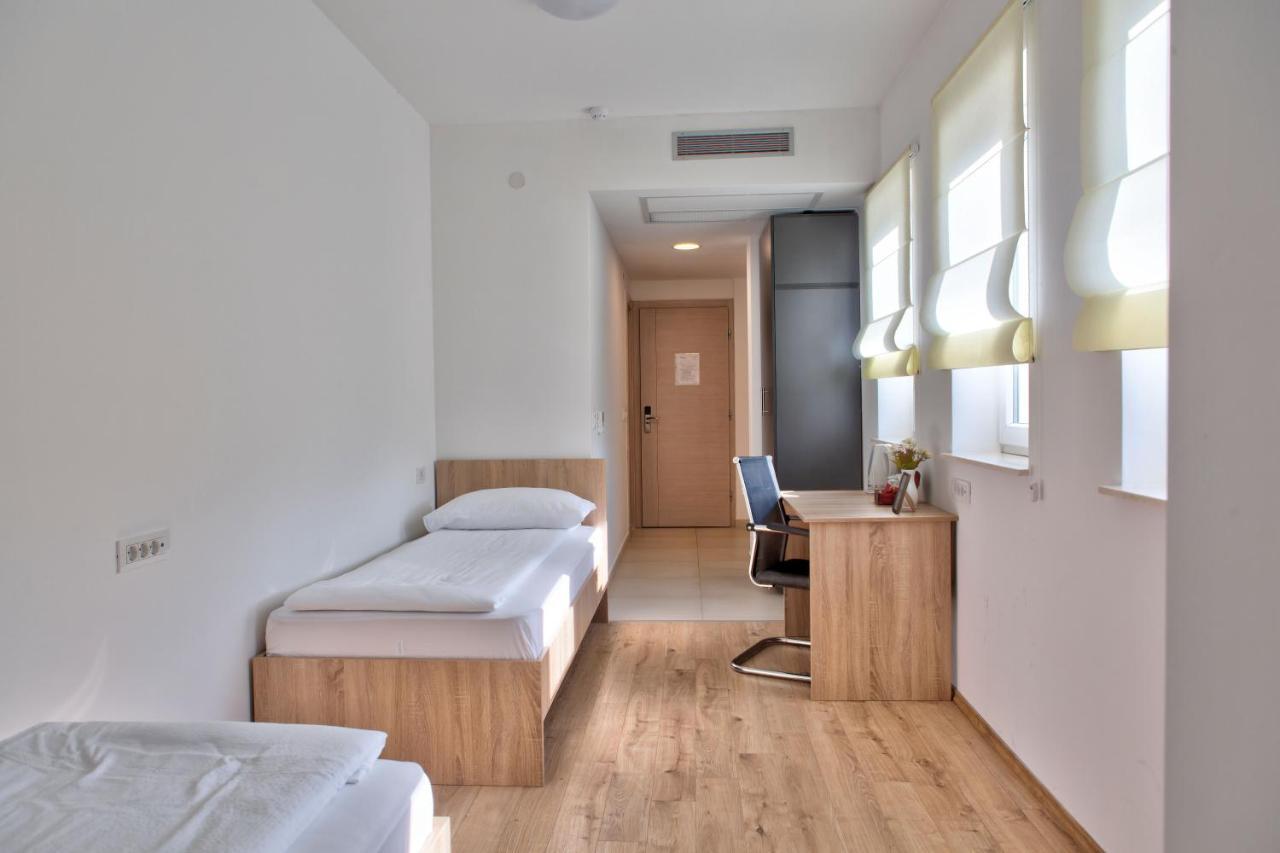 Hotel Dompes Мостар Екстериор снимка